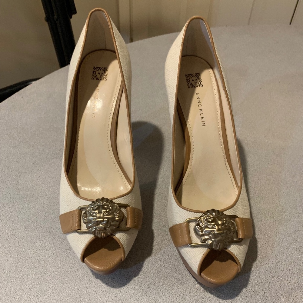 Anne Klein Beige/Tan Platform Pumps sz 8.5 M